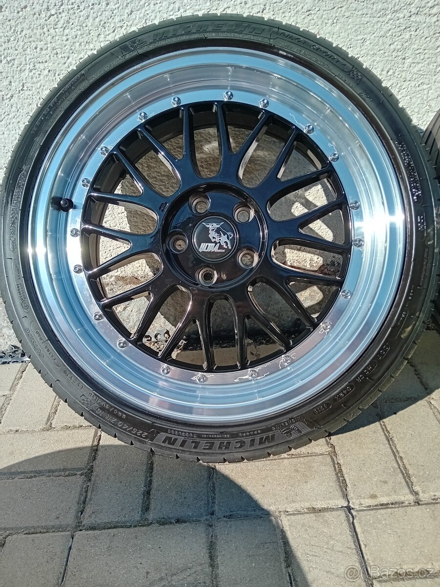 5x108R18 - 225/40R18 Ultrawheels - 2