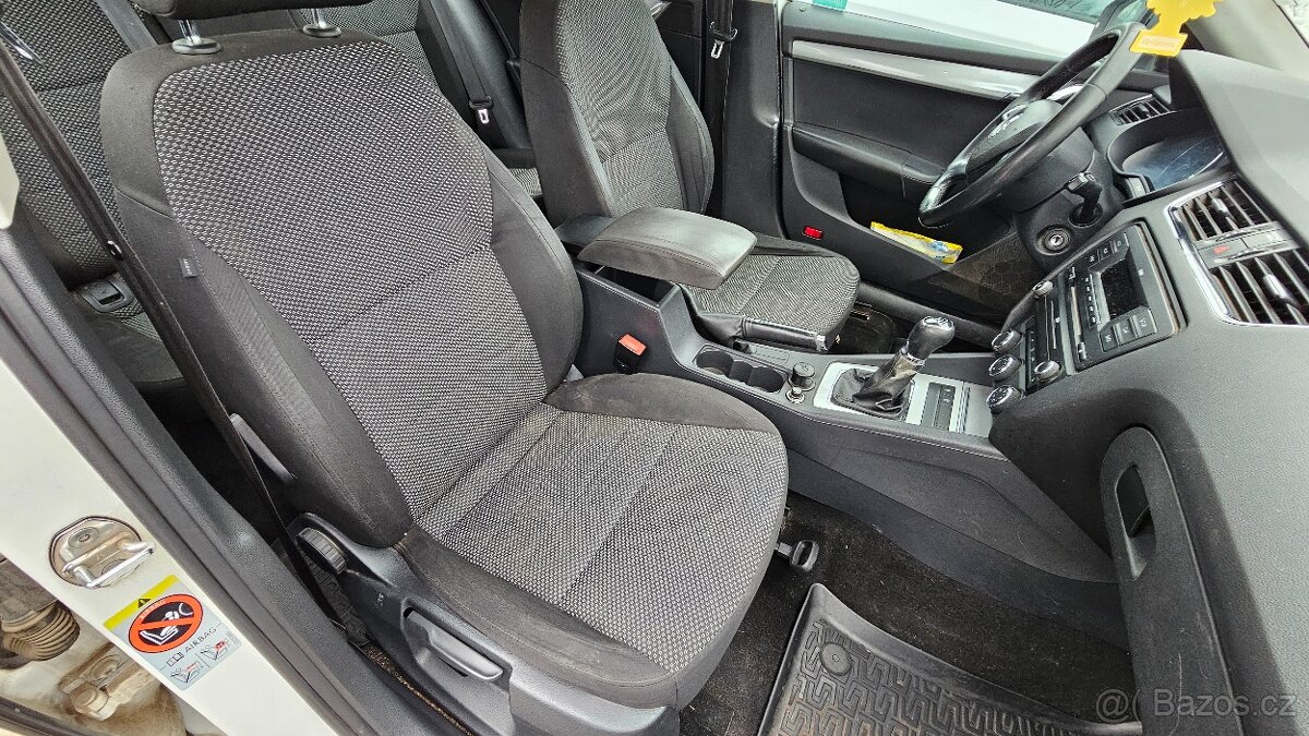 Škoda Octavia 3 sedačky - 2