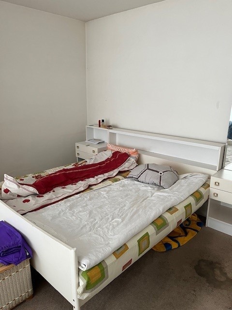 Ložnice-skříň, postel, stolečky - 2