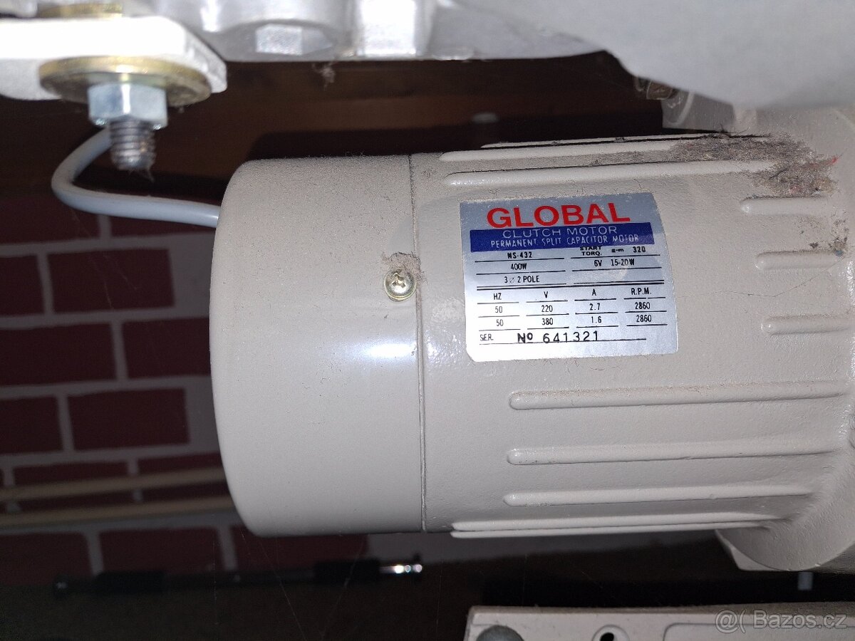 Průmyslový šicí stroj - overlock - 2