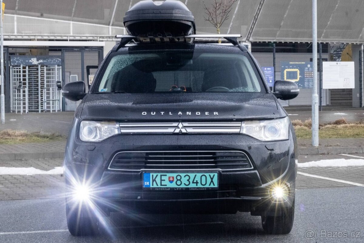 Mitsubishi Outlander 2.0 PHEV 4WD (2013) - 2