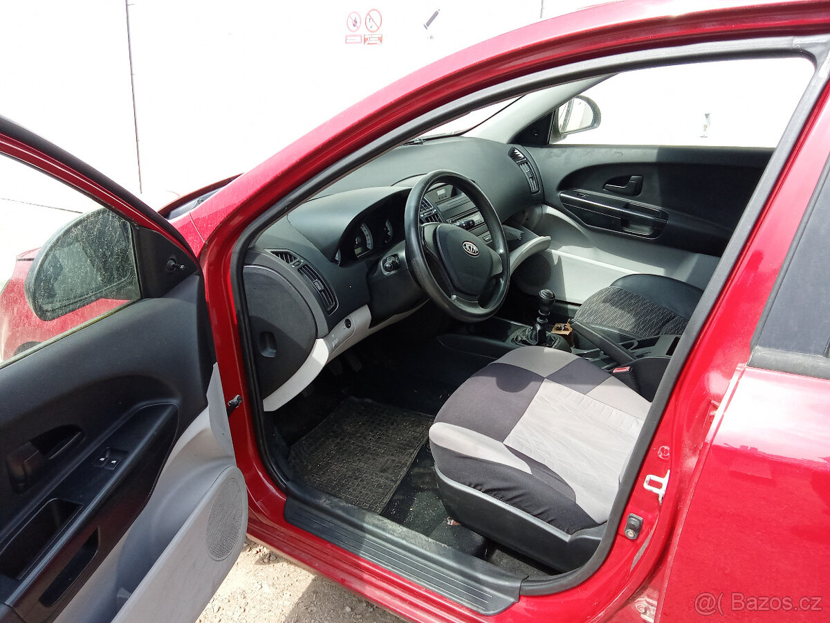 Kia Cee´d 1,4 80kw - náhradní díly - 2