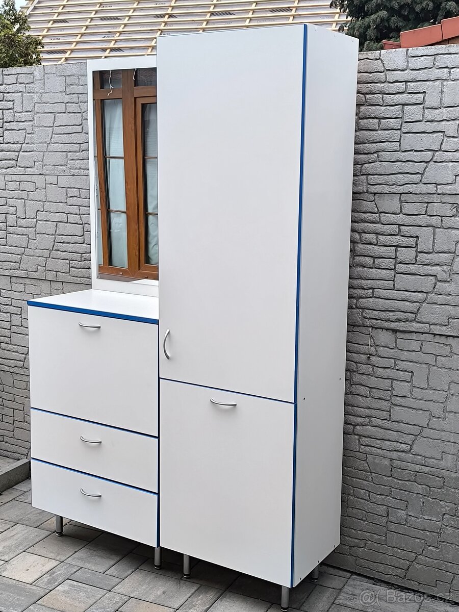 Prodám hezkou předsíňovou sestavu - 2