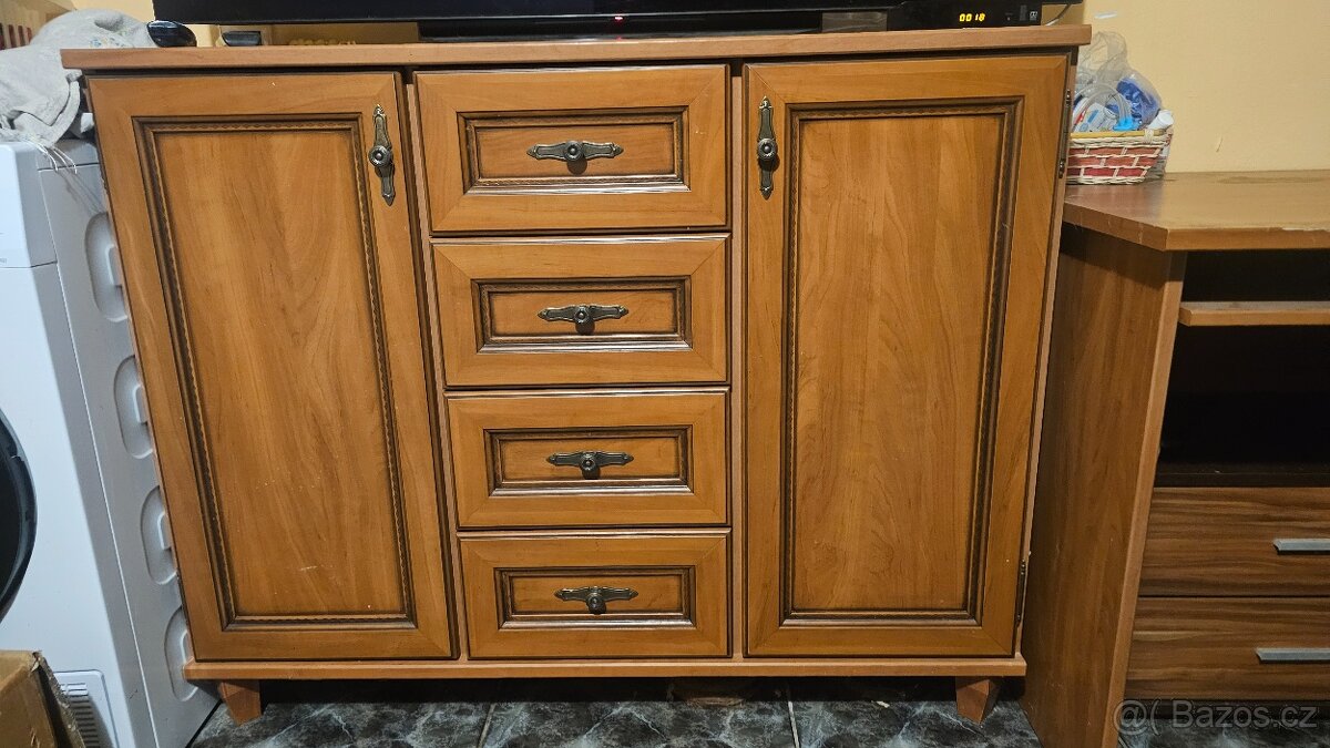 Rustikalni nabytek v perfektni stavu.. - 2