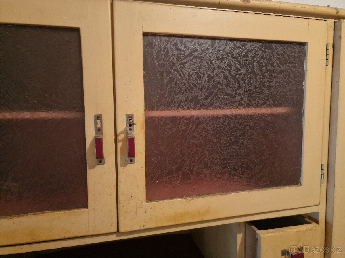 Starý kredenc/příborník k renovaci odvoz zítra - 2