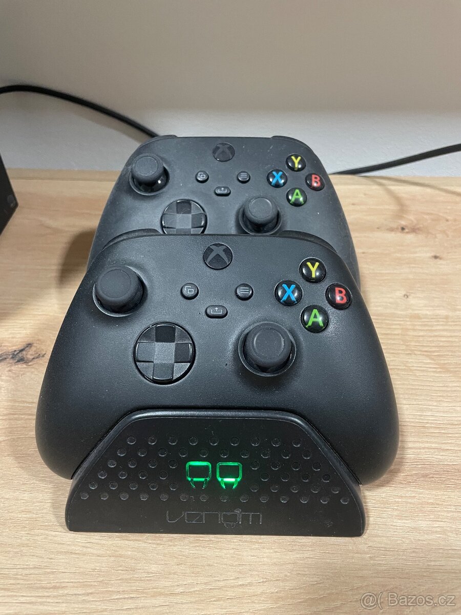 Xbox series x 1TB se dvěma ovladači, duální nabíječkou a hry - 2