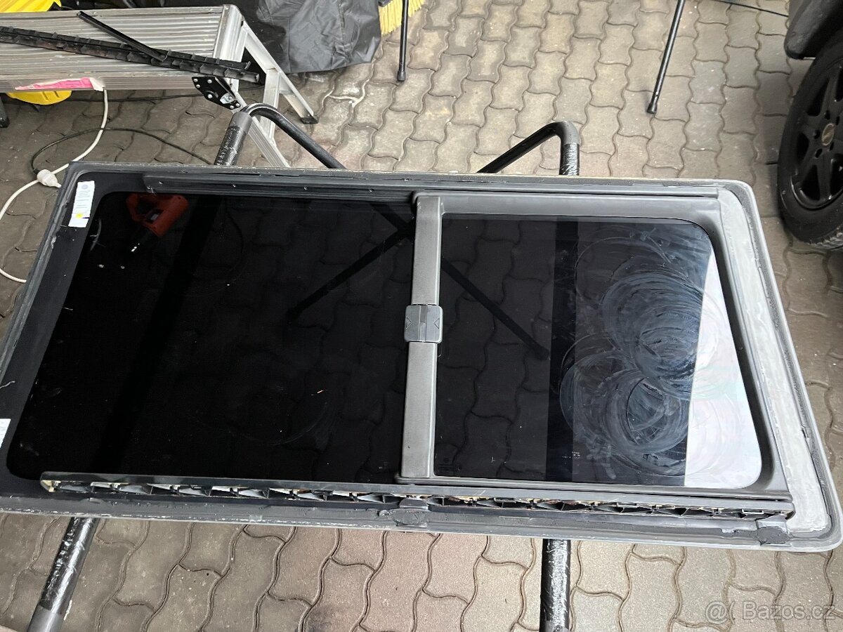 boční sklo vw t5 posuvném sklo levé -použité originál - 2
