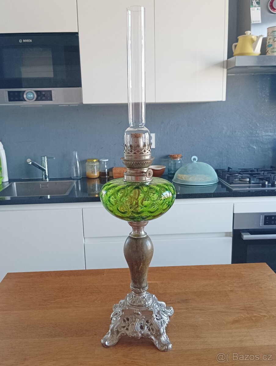 STAROŽITNÁ PETROLEJKA VE STYLU HISTORISMU(DRUHÉ ROKOKO),1900 - 2
