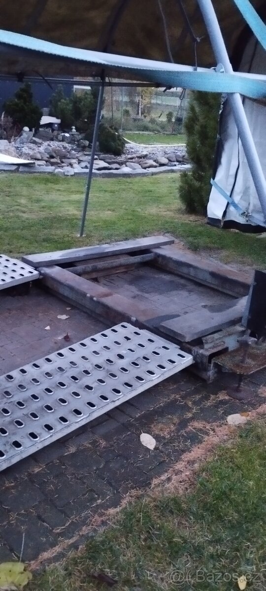 Hydraulický zvedák DDR - 2