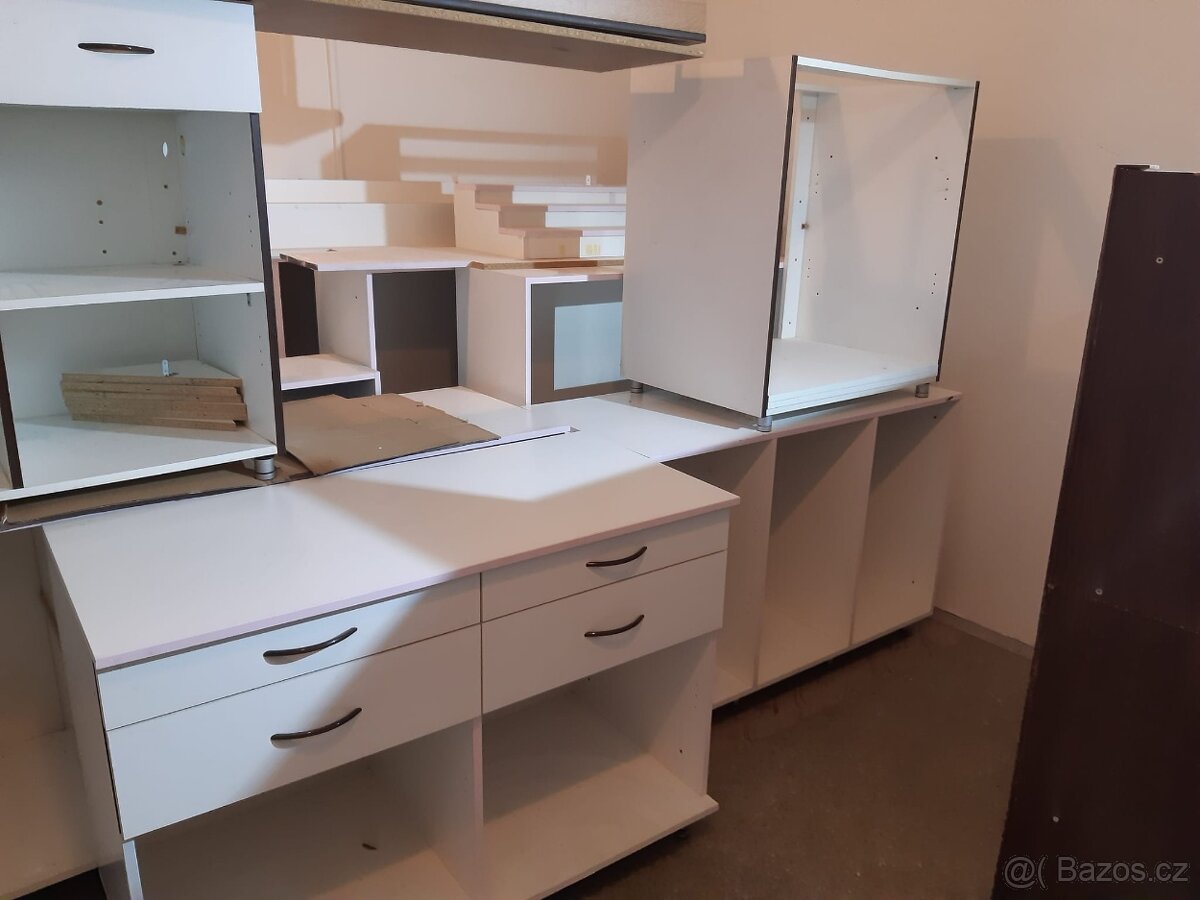 Prodám nábytek (vybavení obchodu) - 2