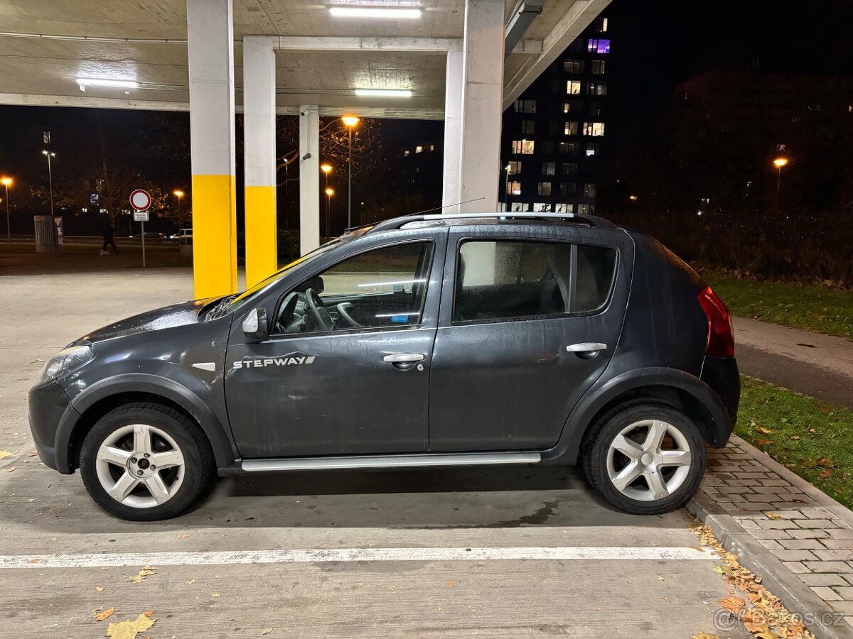 Automobil - Dacia Sandero - 2