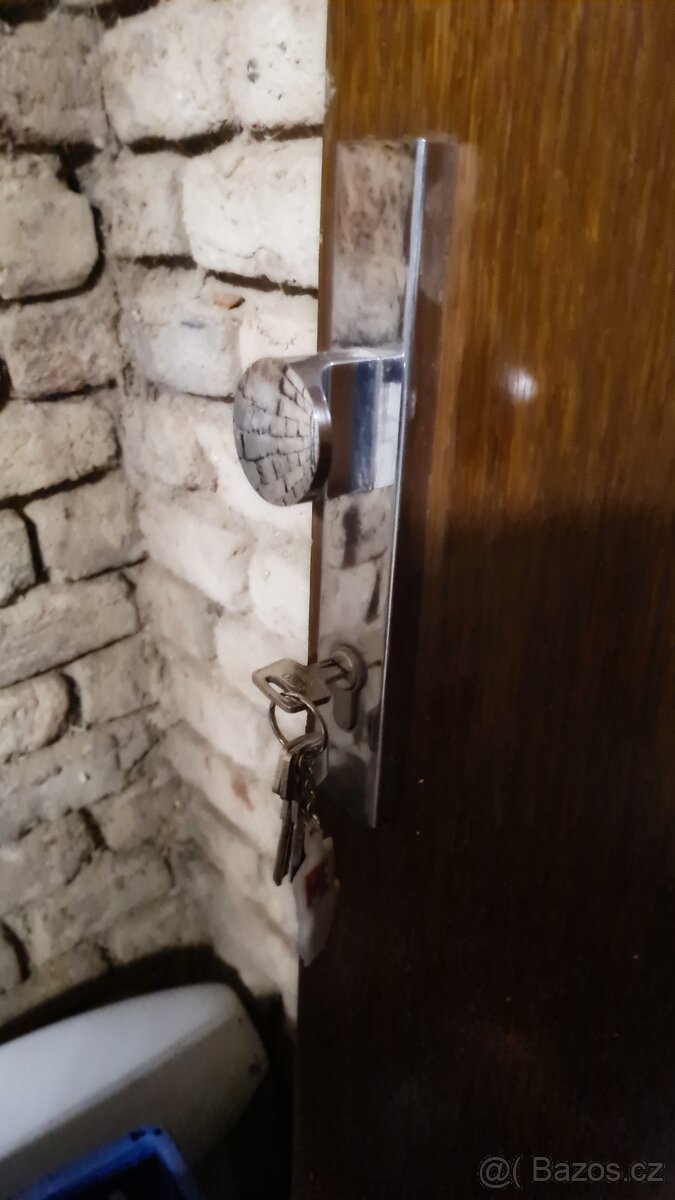 Vchodové dveře do bytu-levé - 2