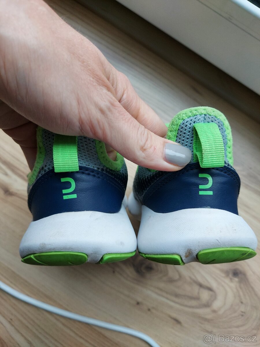 Běžecké boty 32 z Decathlon - 2