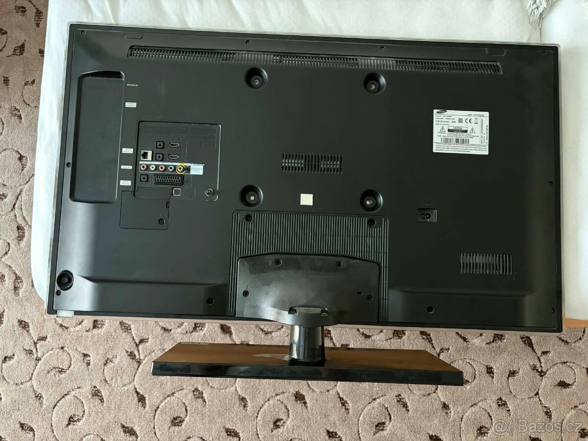 Televize Samsung – stojan i možnost pověšení - 2