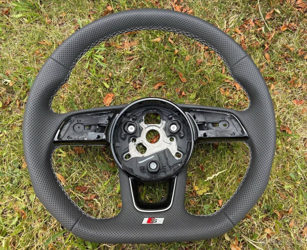 AUDI VOLANT KOZENY PERFOROVANY A3 A4 A5 - 2