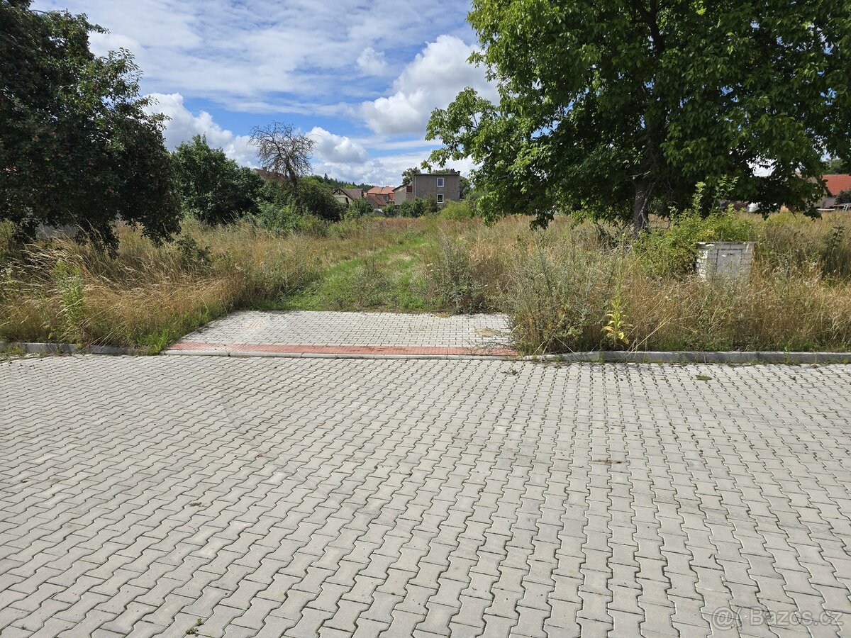 Prodej stavebního pozemku v obci Drnek 943 m2 - 2