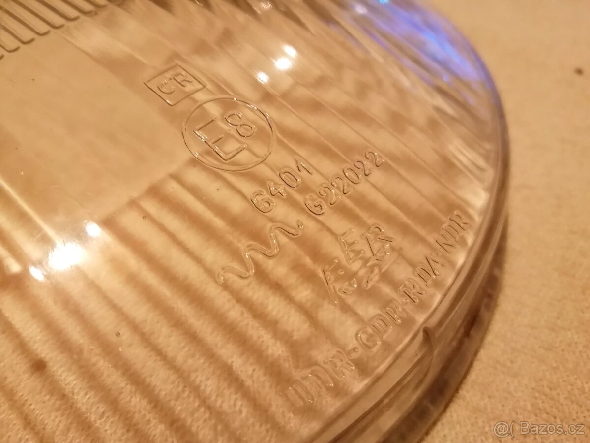 Sklo světlometu Trabant - 2