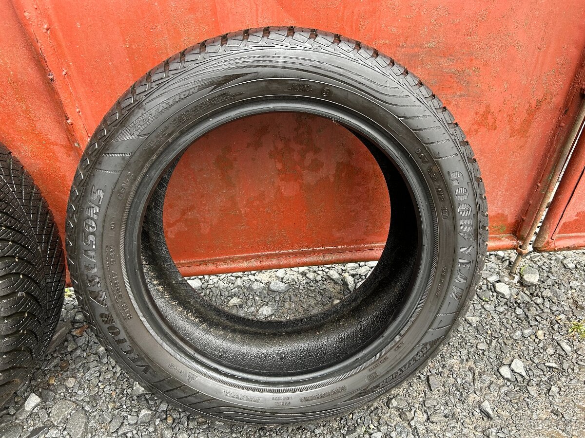 Prodám gumy 215/55/17 Good Year - 2