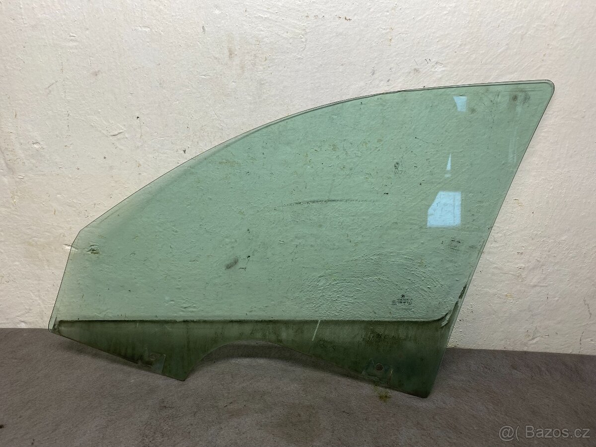 ŠKODA OCTAVIA 2 2004-2013 - PRAVÉ PŘEDNÍ SKLO DVEŘÍ - 2