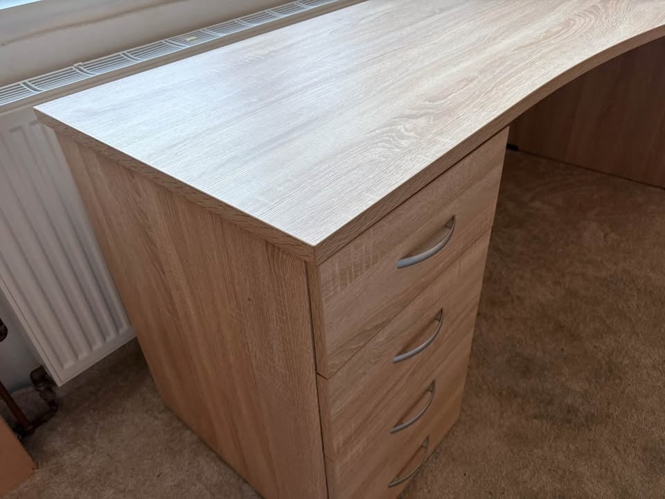 Pracovní stůl 180cm - 2