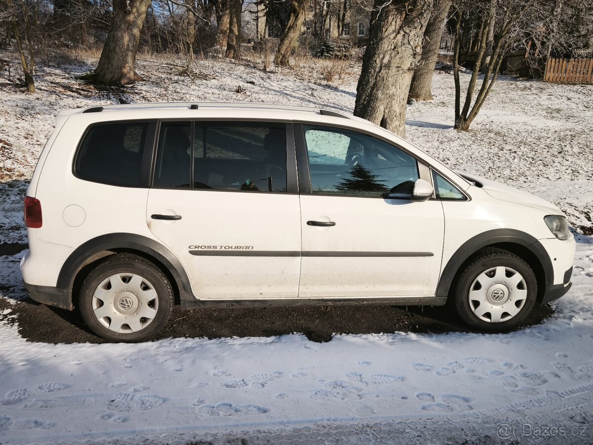 VW Touran Cross 2.0Tdi 1T3 - 2