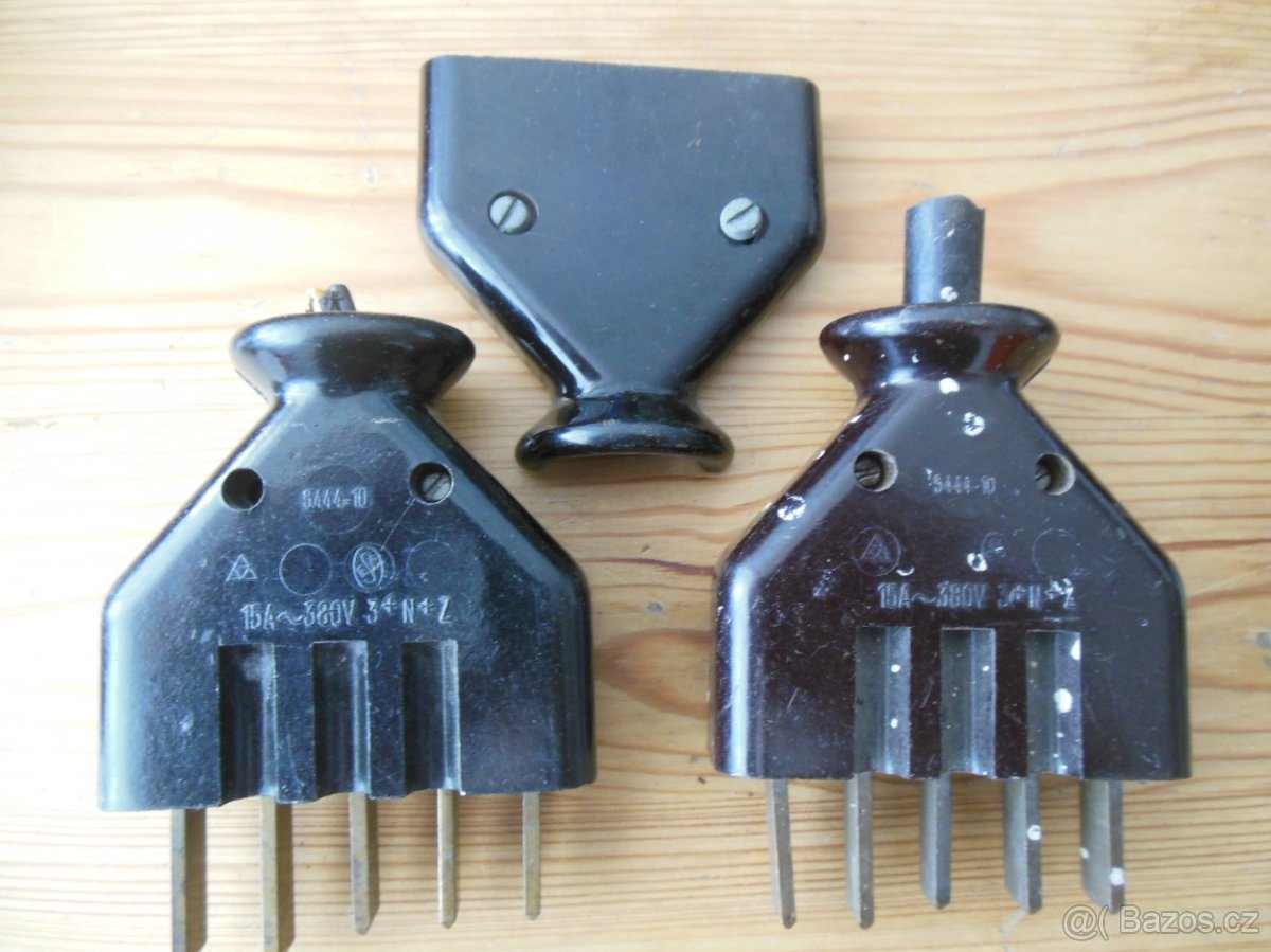 Historické vidlice, zásuvky, vypínač. - 2