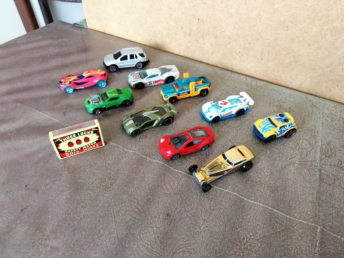 Prodám KOVOVÉ MODELY AUTÍČEK - 2