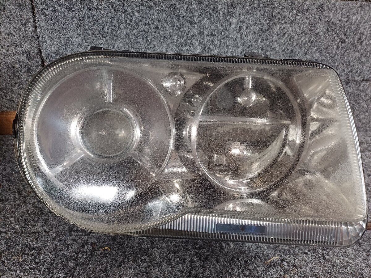 Světla na Chrysler 300C - první generace - 2