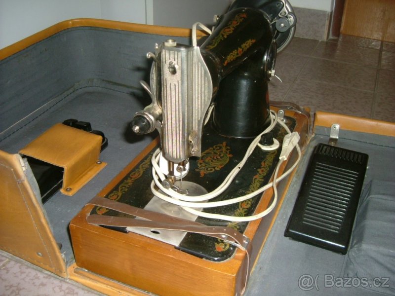 Šicí stroj - 2