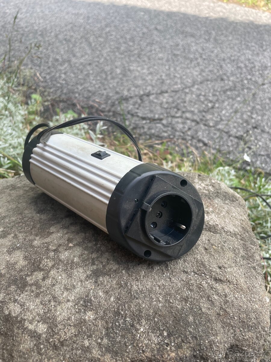 Autoinvertor, 12V na 220-240V - 2
