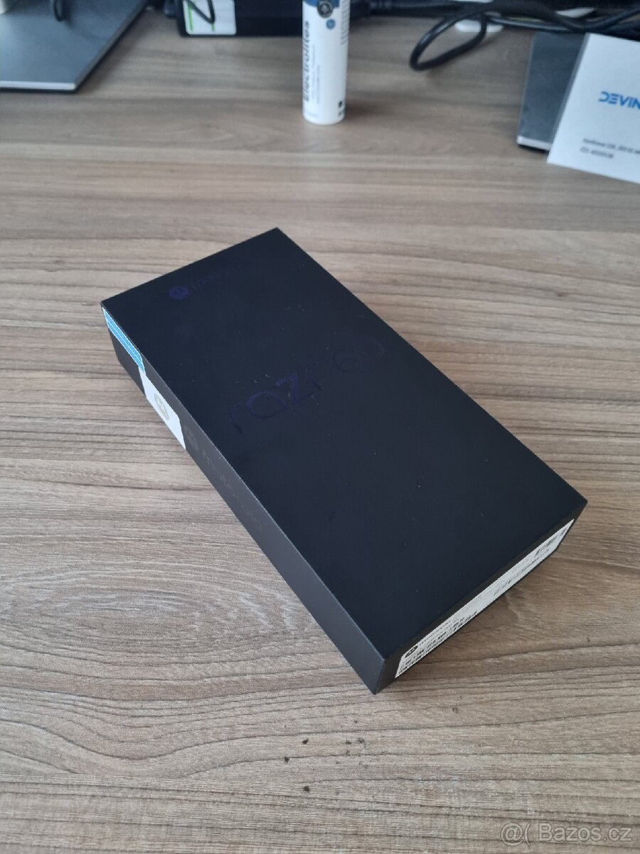 Motorola Razr 60 Pantone Spring - 2