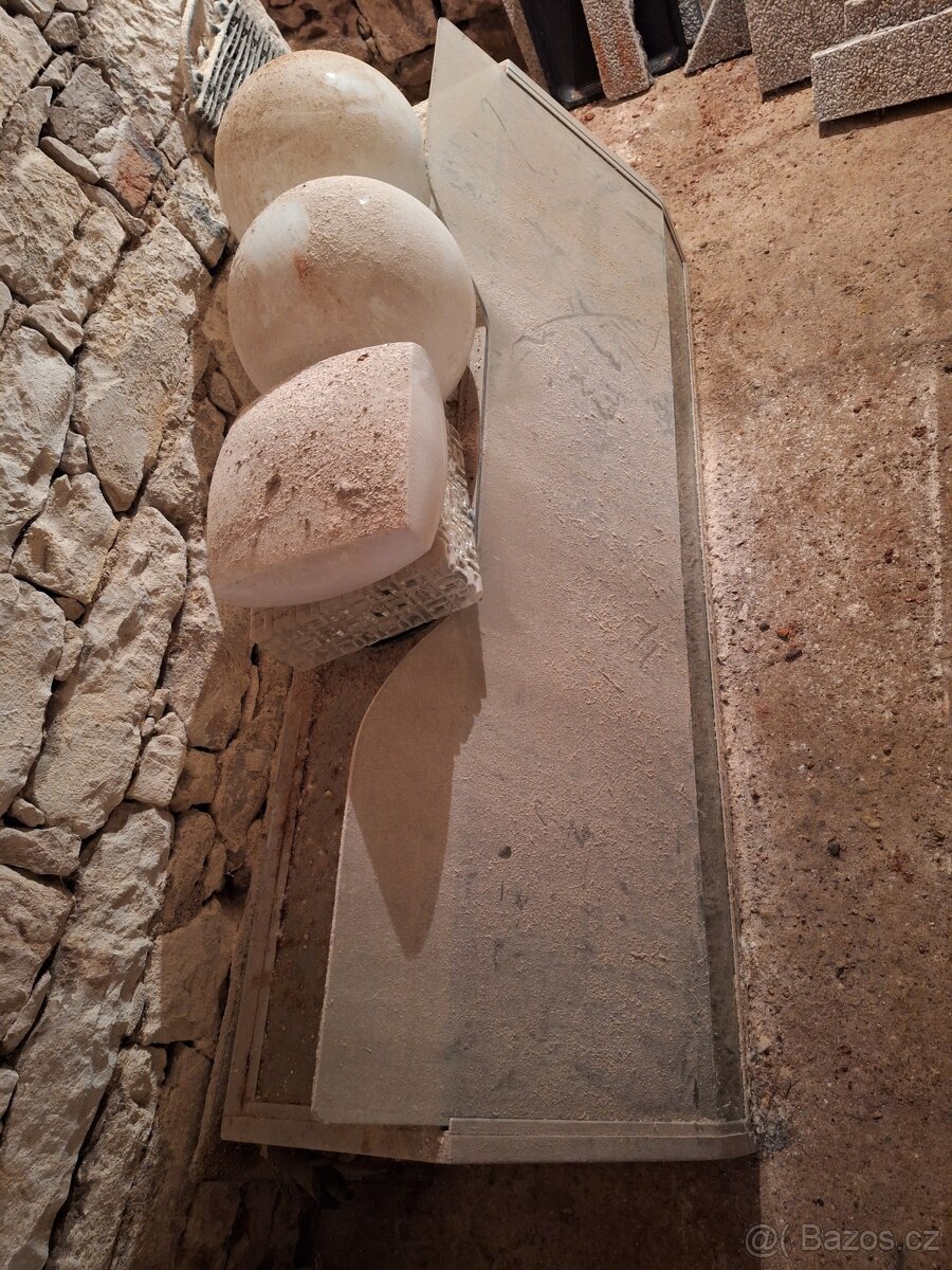 Vitrína skleněná - 2