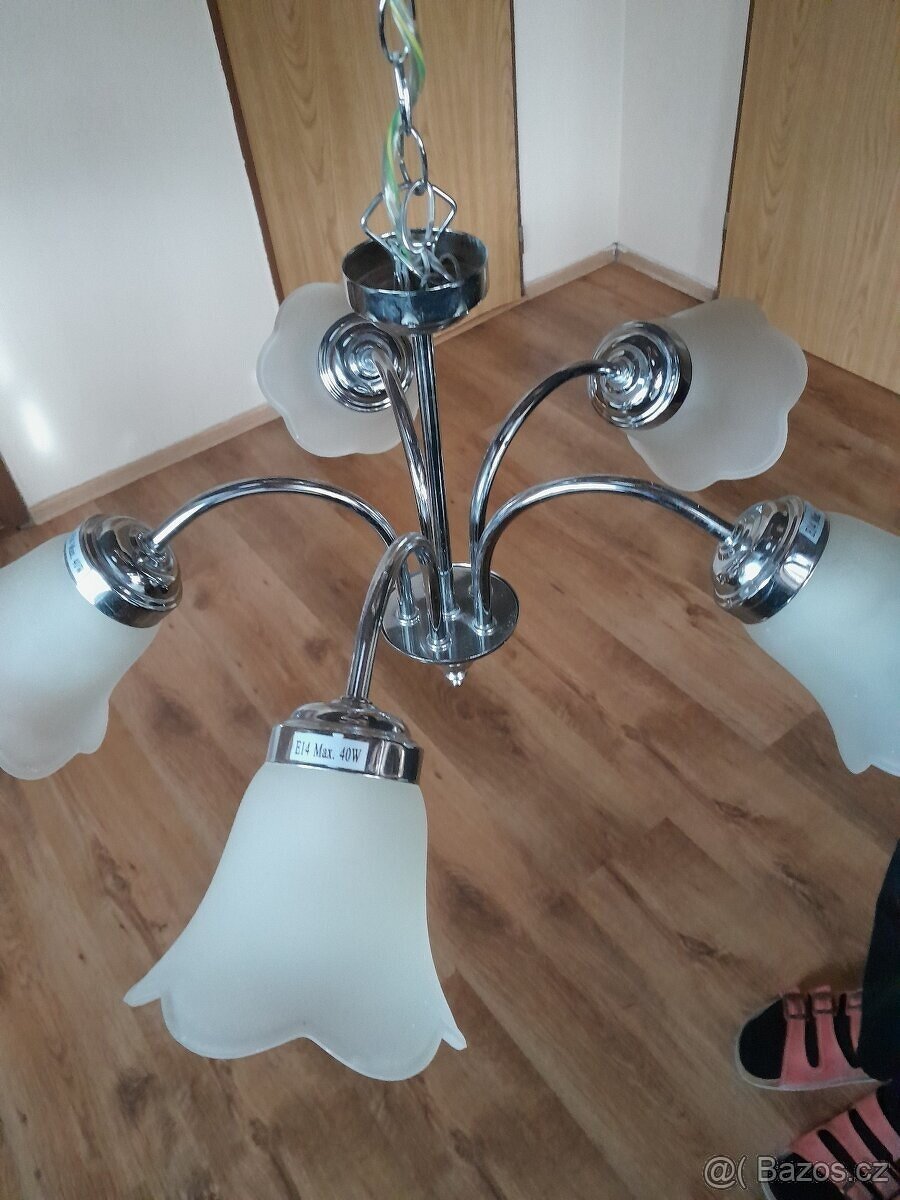 Pěkný, funkční lustr - 2