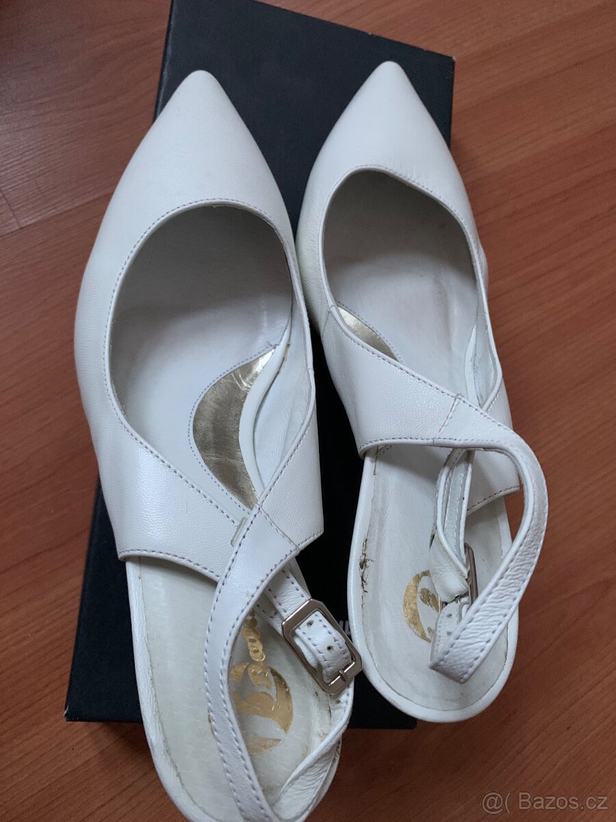 Kožené bílé lodičky BAŤA, svatebni, vel. 39 - 2