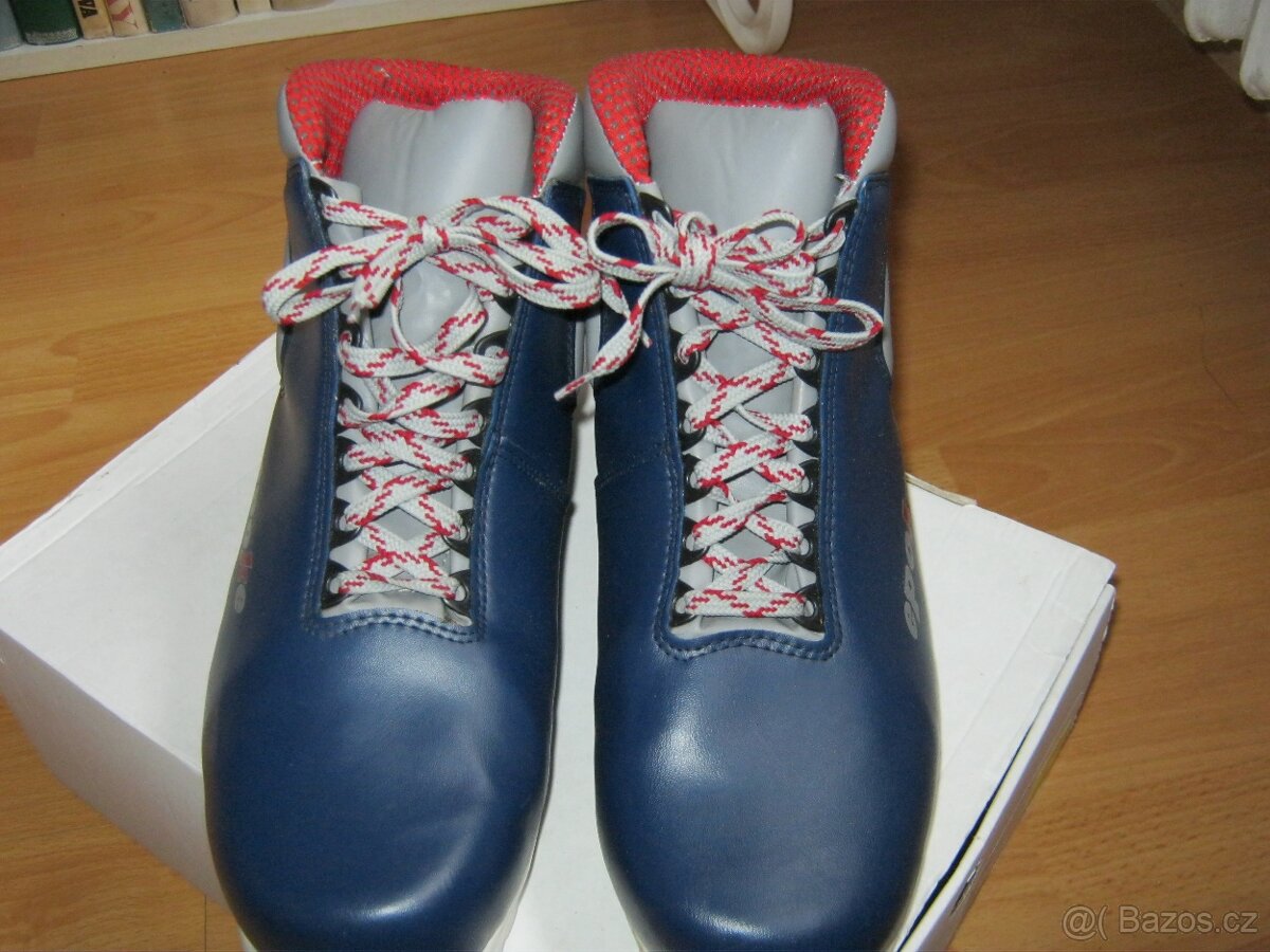 Běžkové turistické zateplené boty EPOKE vel.44,váz. NNN - 2