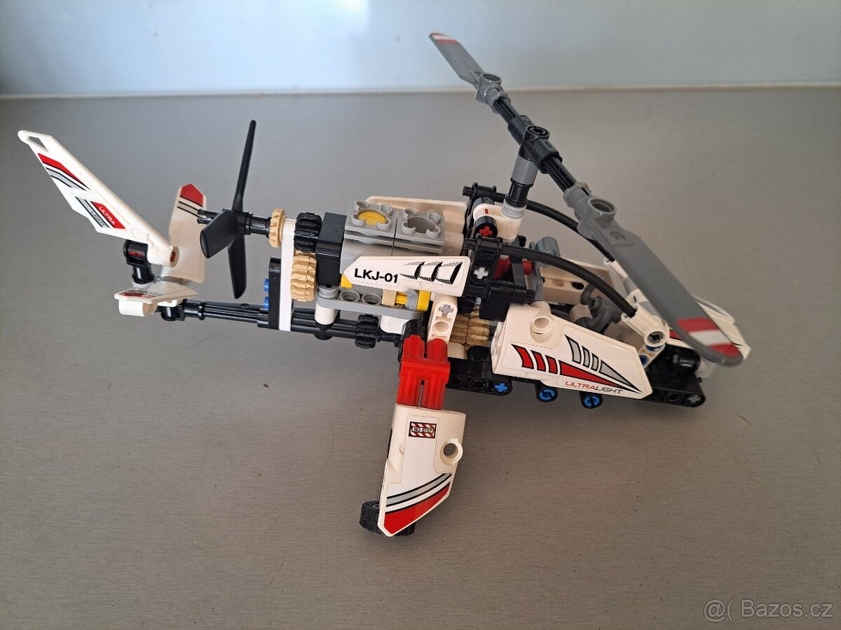 Lego technic - helikoptéra a letoun 2v1 - 2