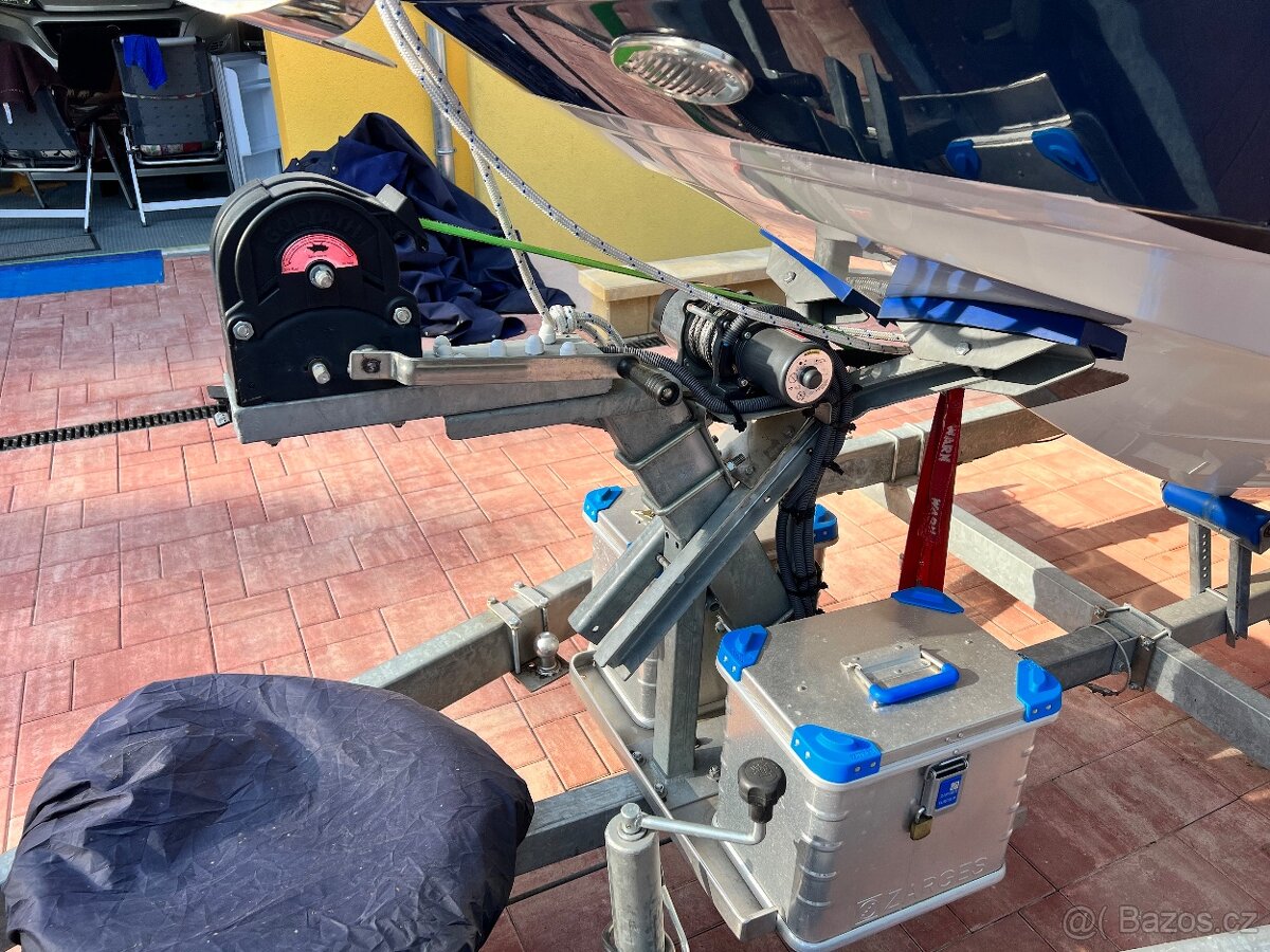 Prodám loď Four Winns HD 200+ přívěs s el.navijákem - 2