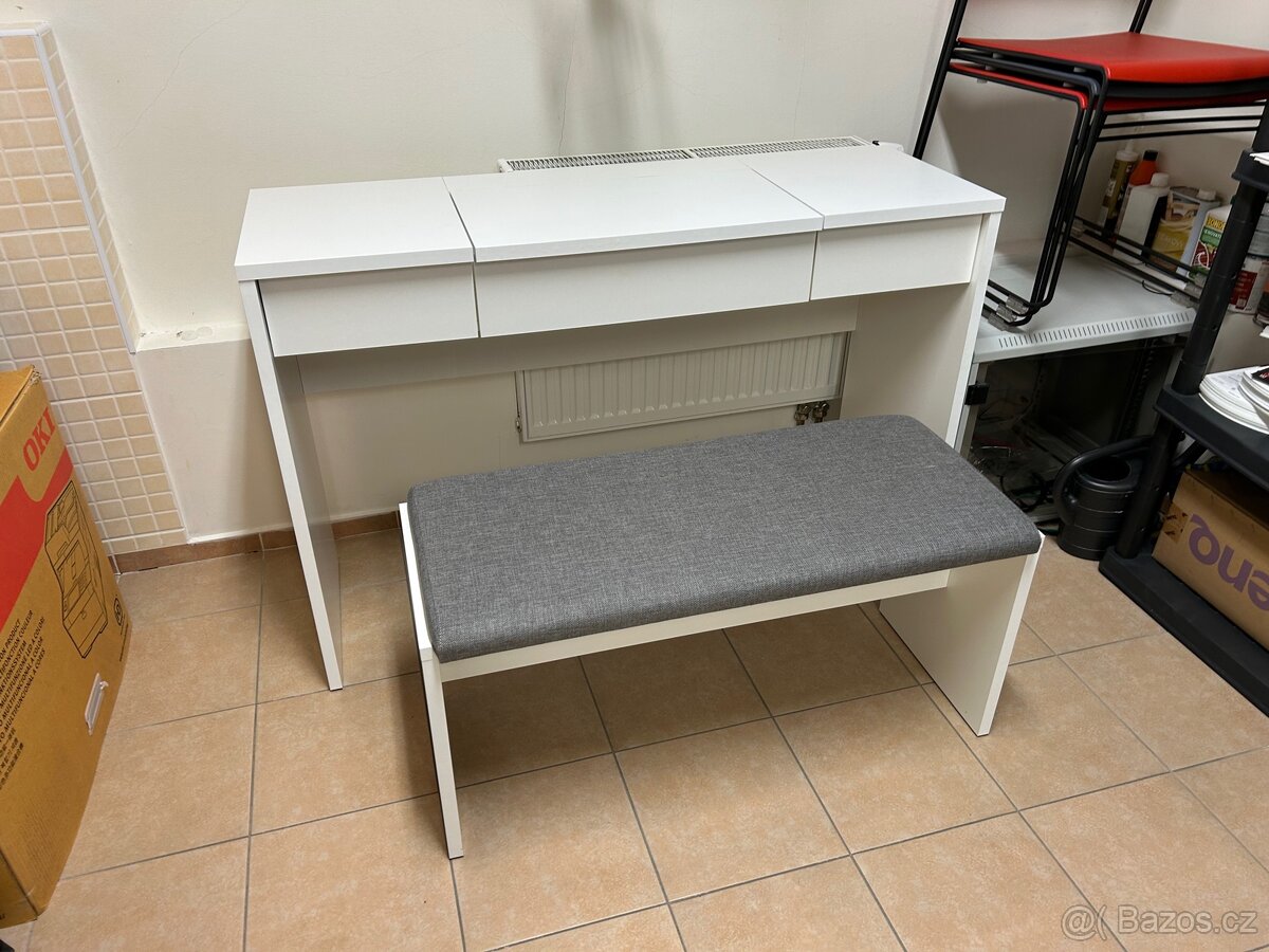 Toaletní stolek - 2