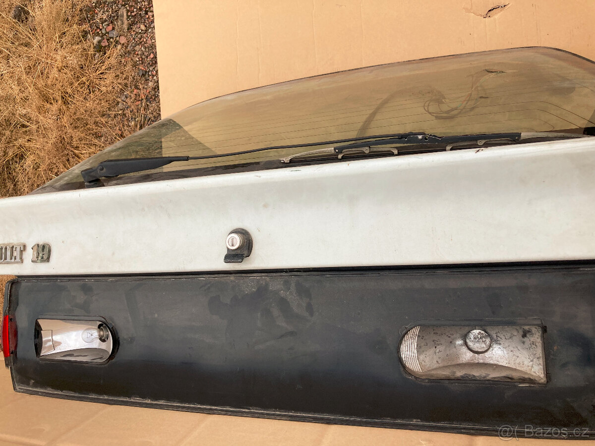 Renault R19 - páté dveře - 2