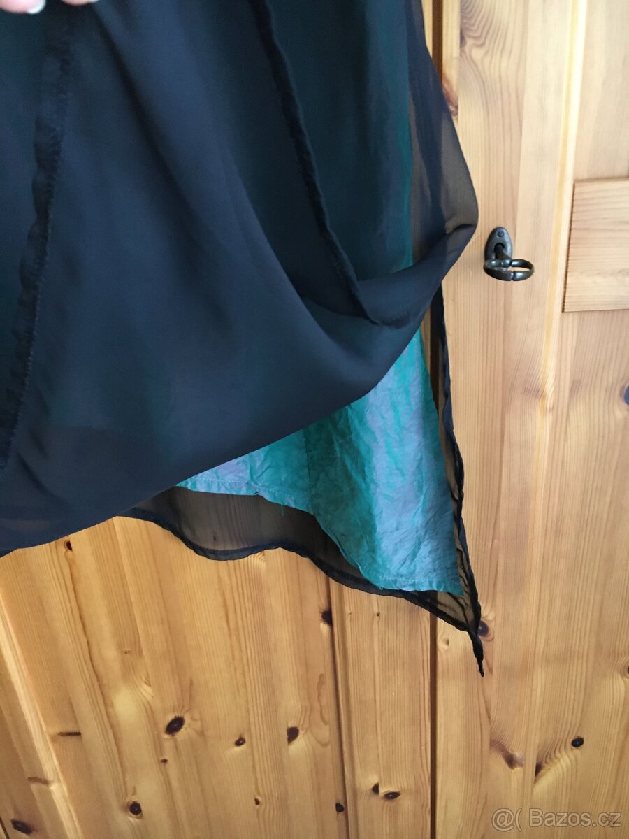 Pouzdrové společenské šaty - 2