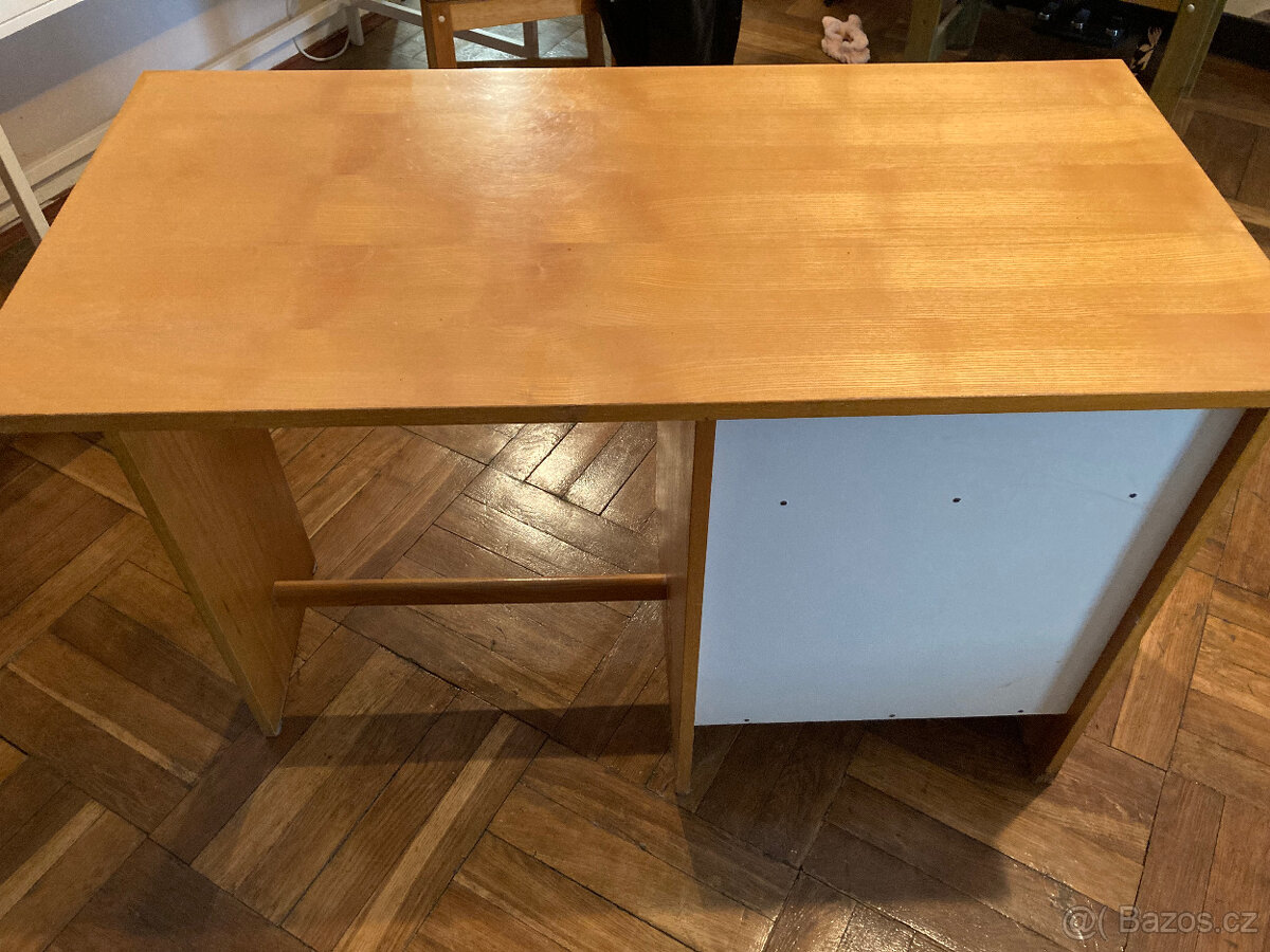 Dřevěný psací stolek - 2