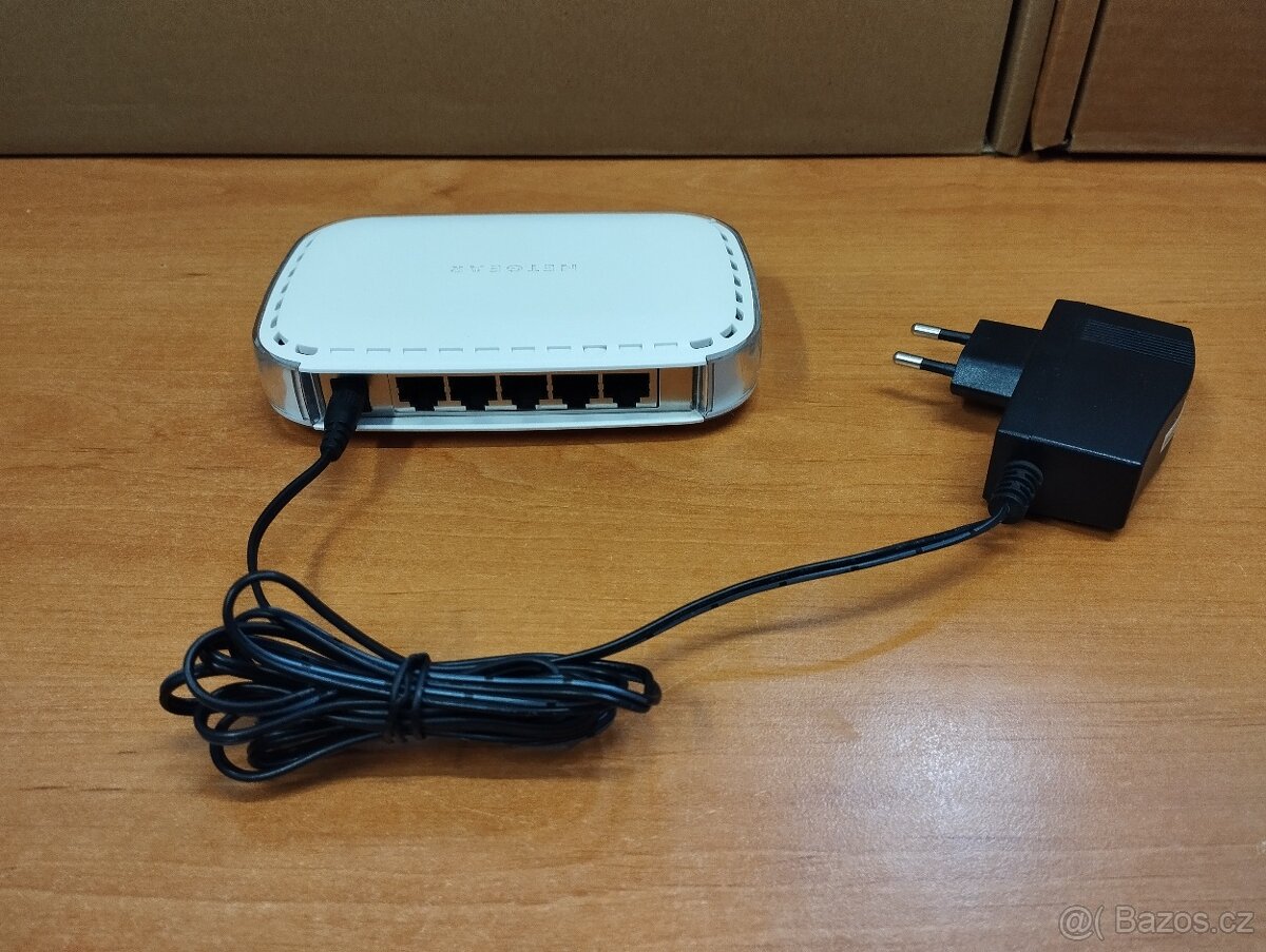 Switch NETGEAR FS605 v3 5-port - 2