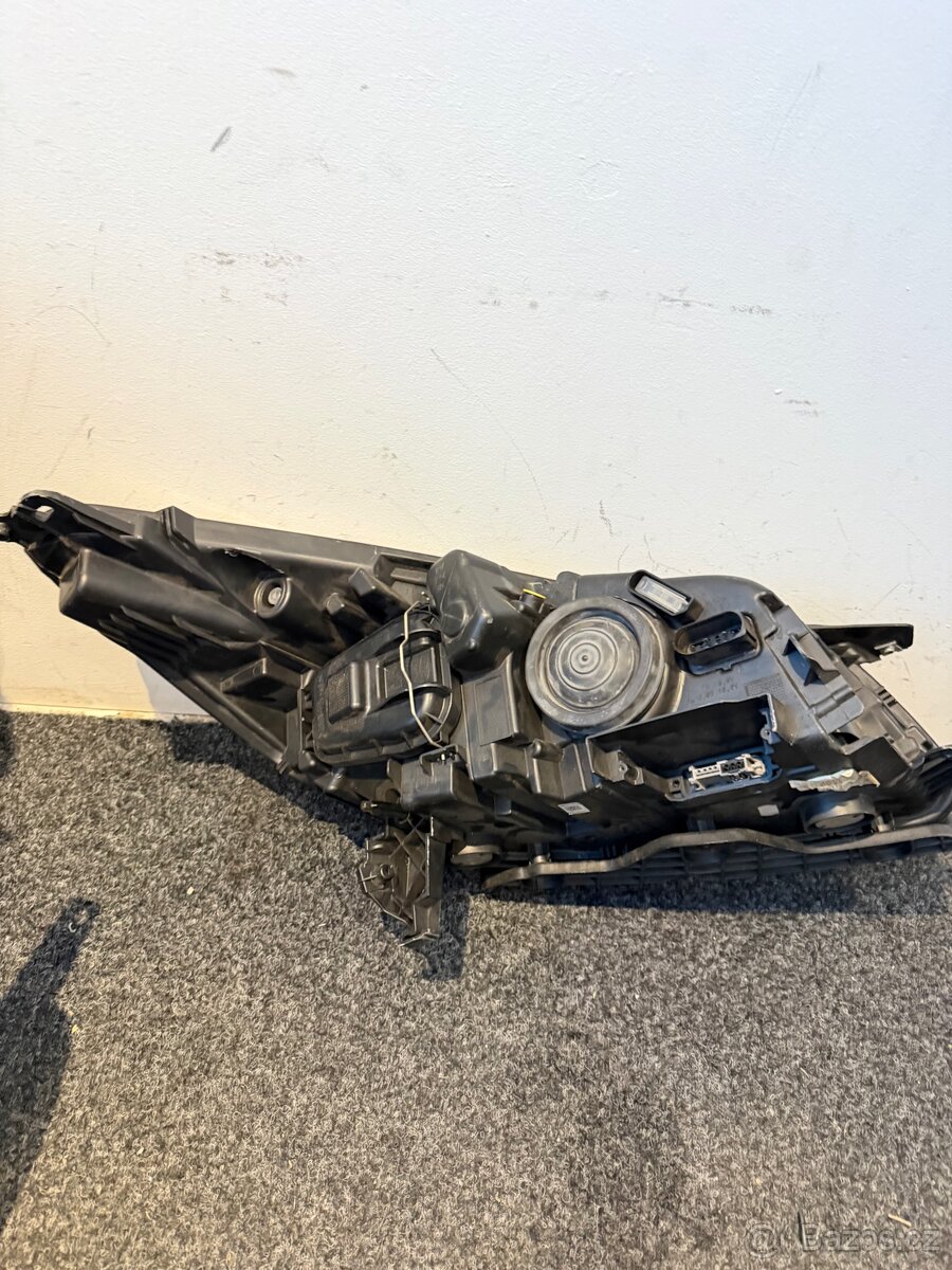 Ford Kuga svetlo xenon mk2 levy - 2