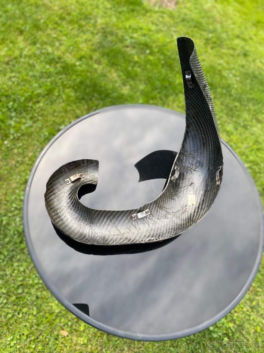 Karbonový kryt kolena - 2