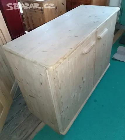 Celo masivní mohutná 2 dveřová komoda - 2