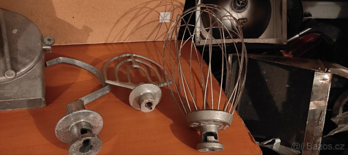 Díly na hnetač Alba. - 2