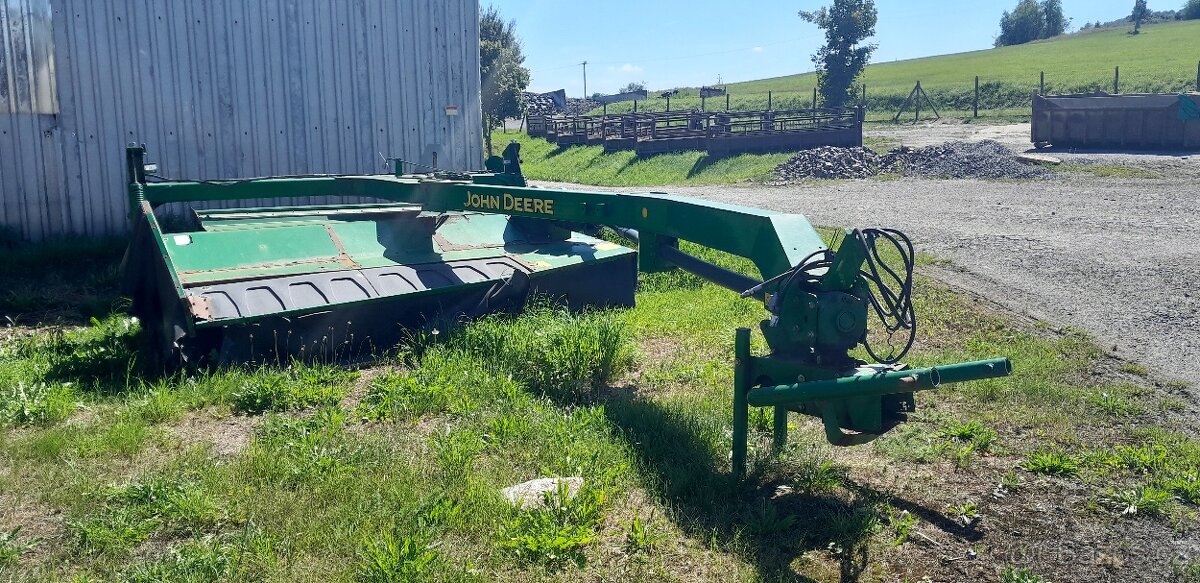 Žací mačkač John Deere 535 - 2