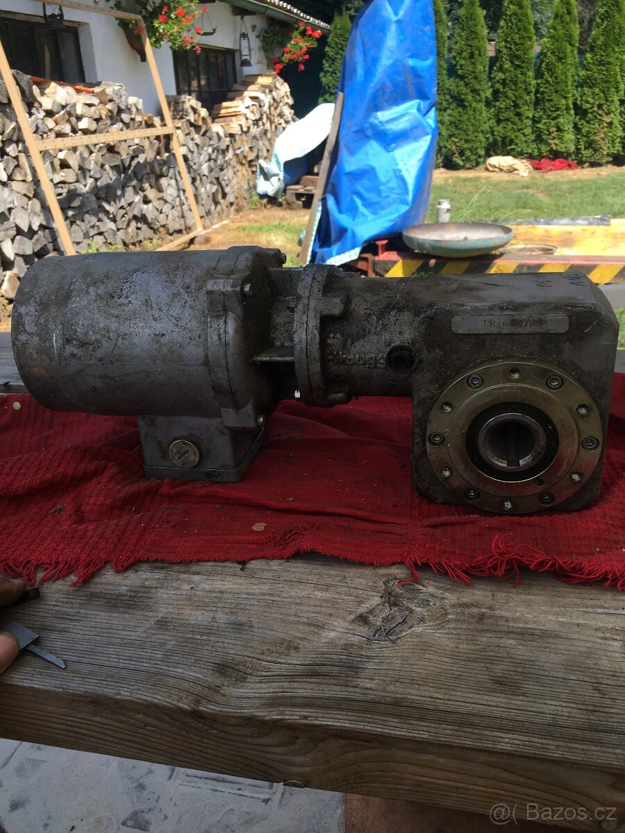 Elektromotor s úhlovou převodovkou 35ot/min - 2