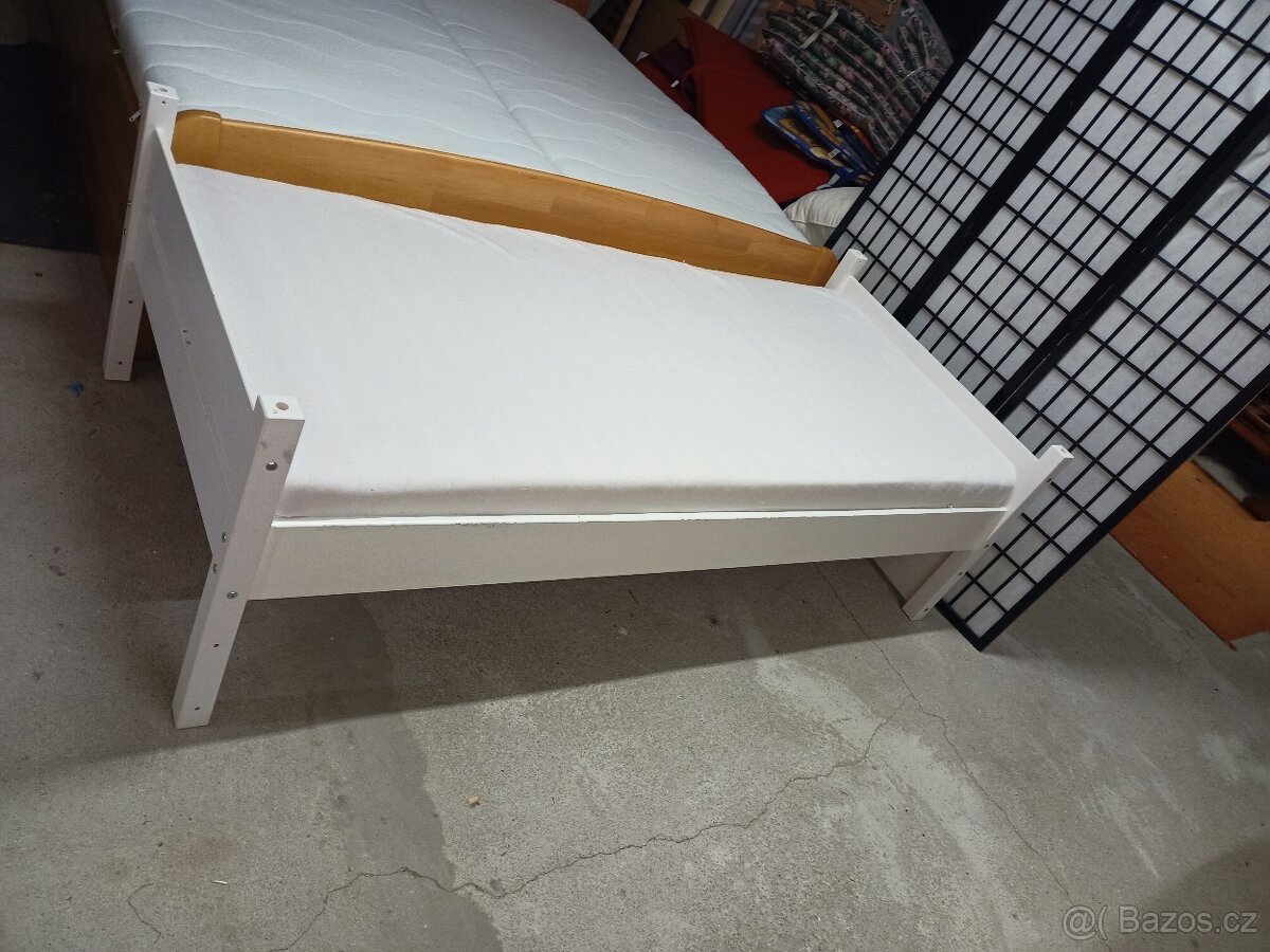 Prodám hezkou postel z masivu 90 x 200 cm - 2