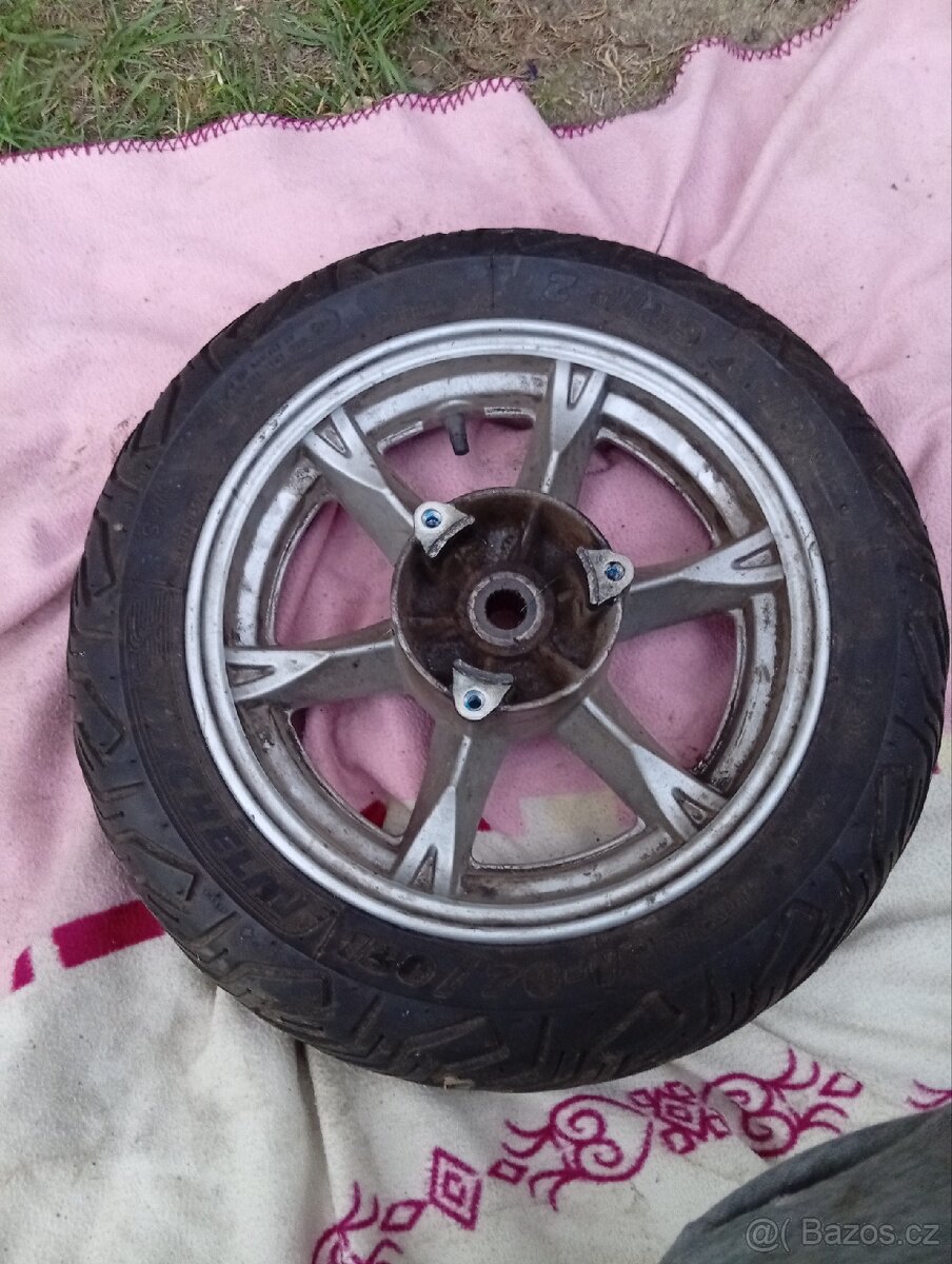 2008 Suzuki burgman 200 zadní kolo 130/70/12 - 2